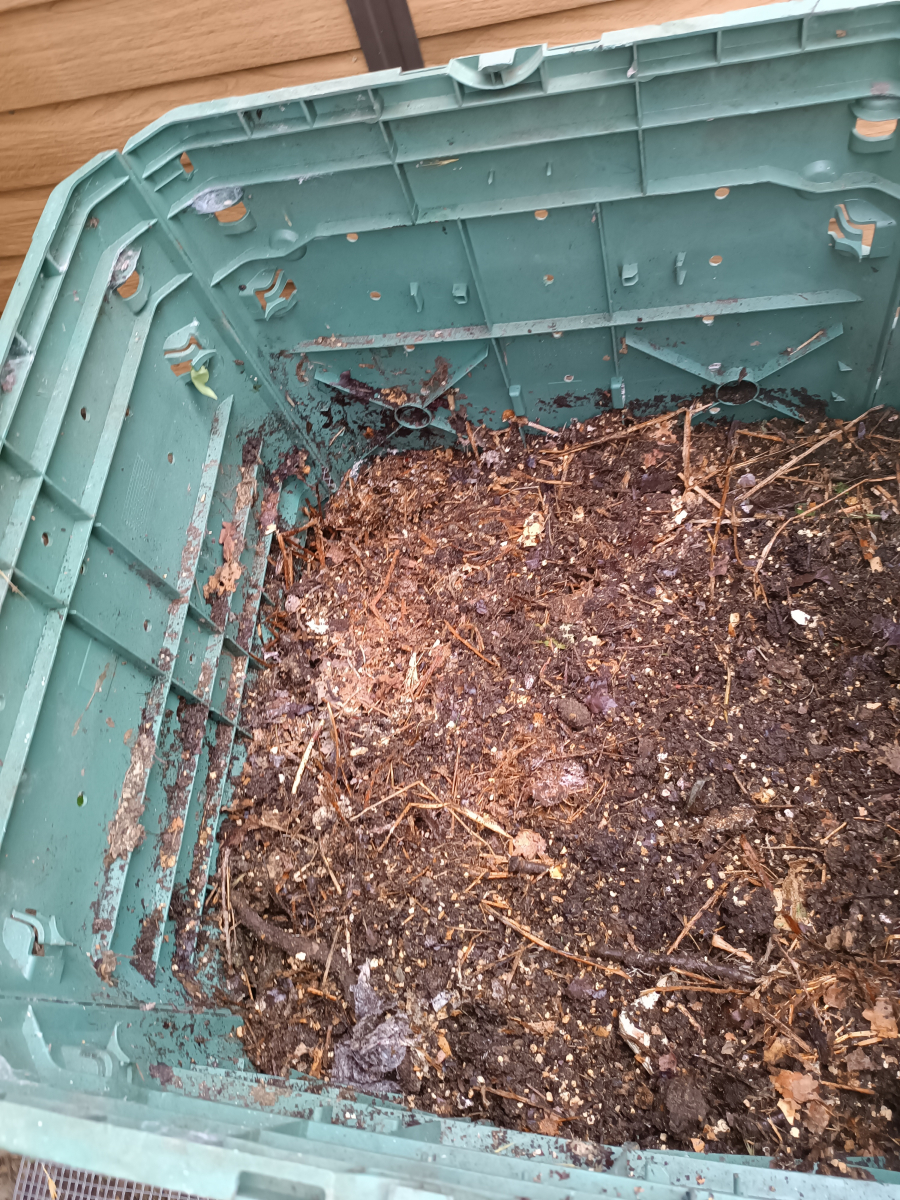 installer-composteur-dans-les-regles-de-l-art-compost-trop-jeune